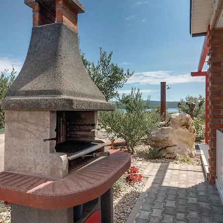 Villa Kuca S Jacuzzijem Mavrinac