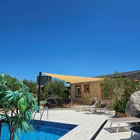 Villa Kuca S Jacuzzijem Mavrinac Nerezine