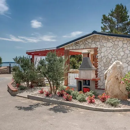 Villa Kuca S Jacuzzijem Mavrinac Nerezine