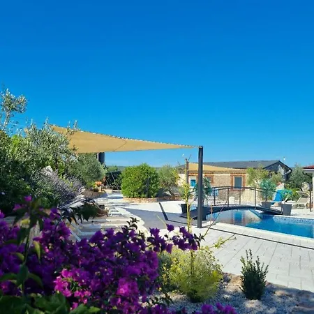 Kuca S Jacuzzijem Mavrinac * Nerezine