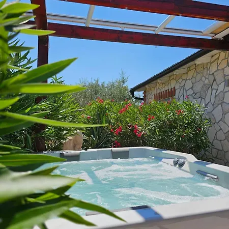 Kuca S Jacuzzijem Mavrinac * Nerezine