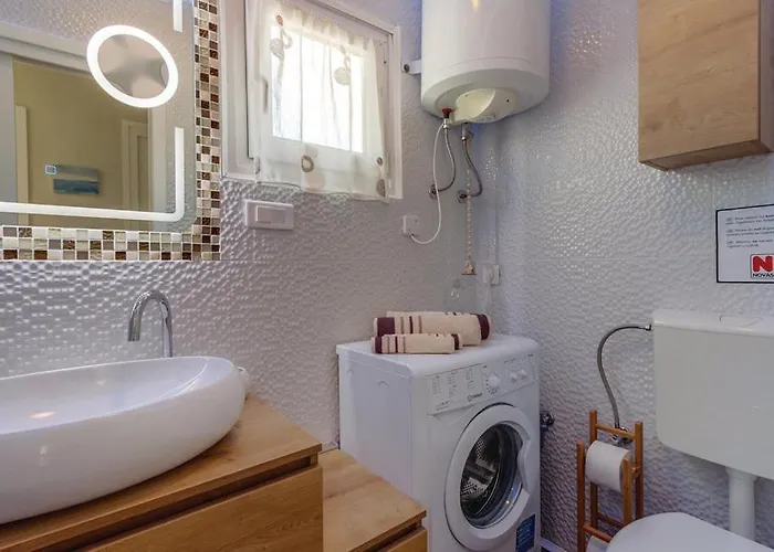 Kuca S Jacuzzijem Mavrinac * Nerezine
